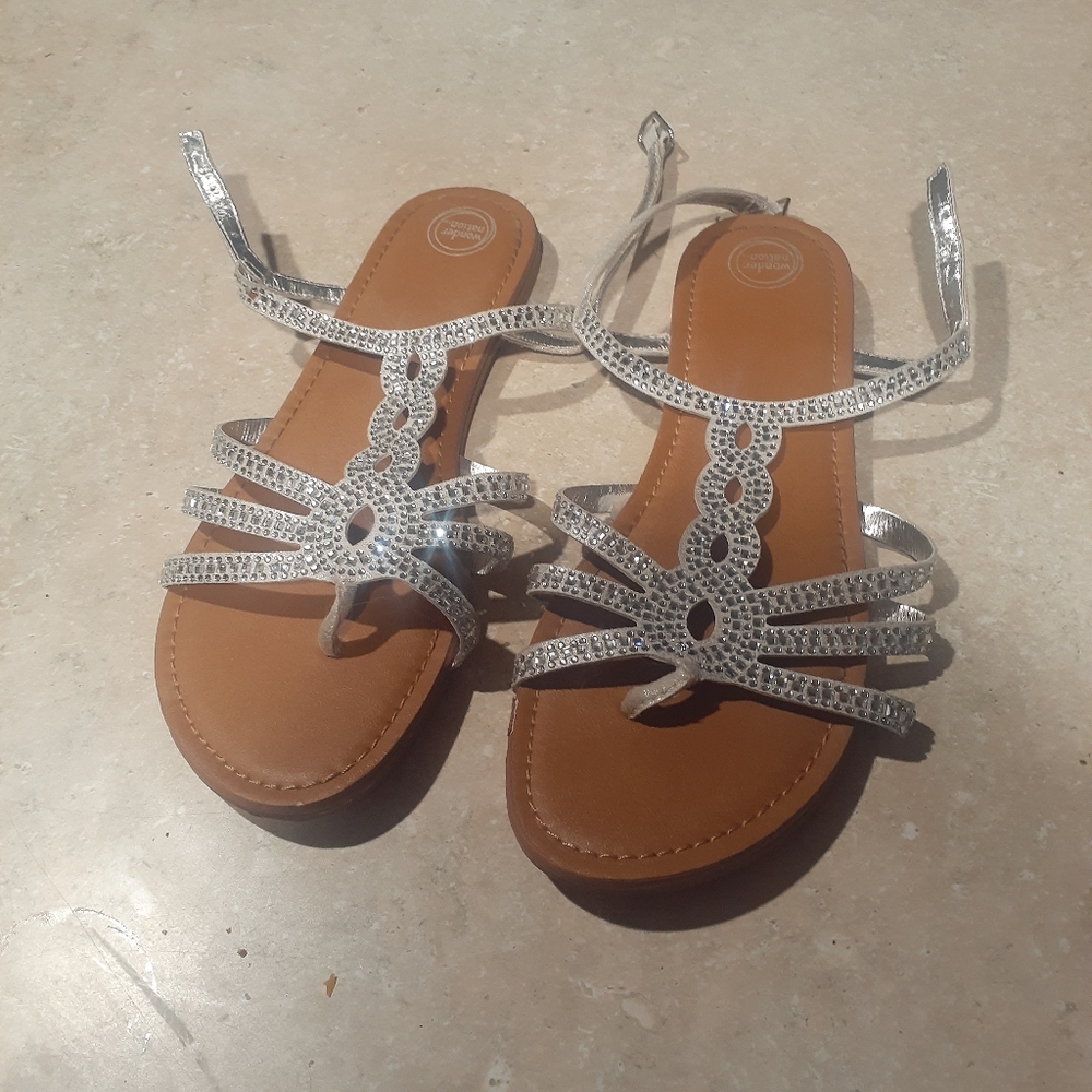 Flat sandals